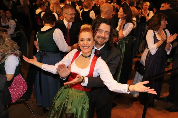 Zuvor ließen sich die beiden Sänger aber von der steirischen Feierlaune anstecken - und genossen sichtlich die Ballnacht.