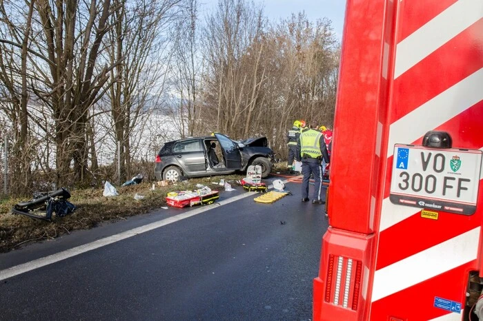 Beim Eintreffen der Feuerwehr Mooskirchen an der Unfallstelle wurden umgehend die Feuerwehr Söding sowie weitere Rettungskräfte des Roten Kreuzes und der Notarzthubschrauber ÖAMTC Christophorus 12 alarmiert.