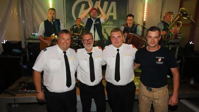 Am Foto vorne von links: Kameradschaftsführer Christian Kofler, Kdt. Karl Klammer, Kdt-Stvr. Lukas Seppera und 2. Zugs-Kdt. Lukas Treffner.