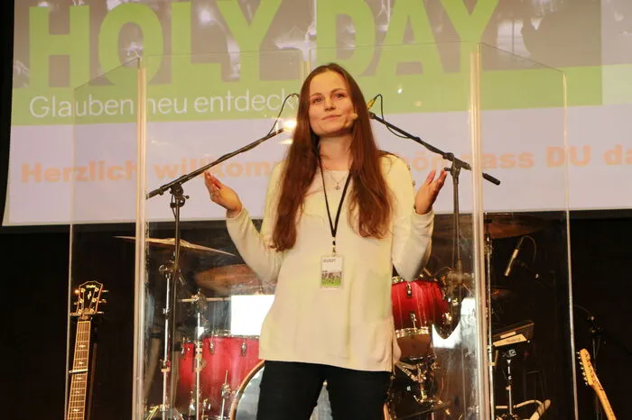 Religiöser Poetry Slam von Lucia Kirchgasser ...