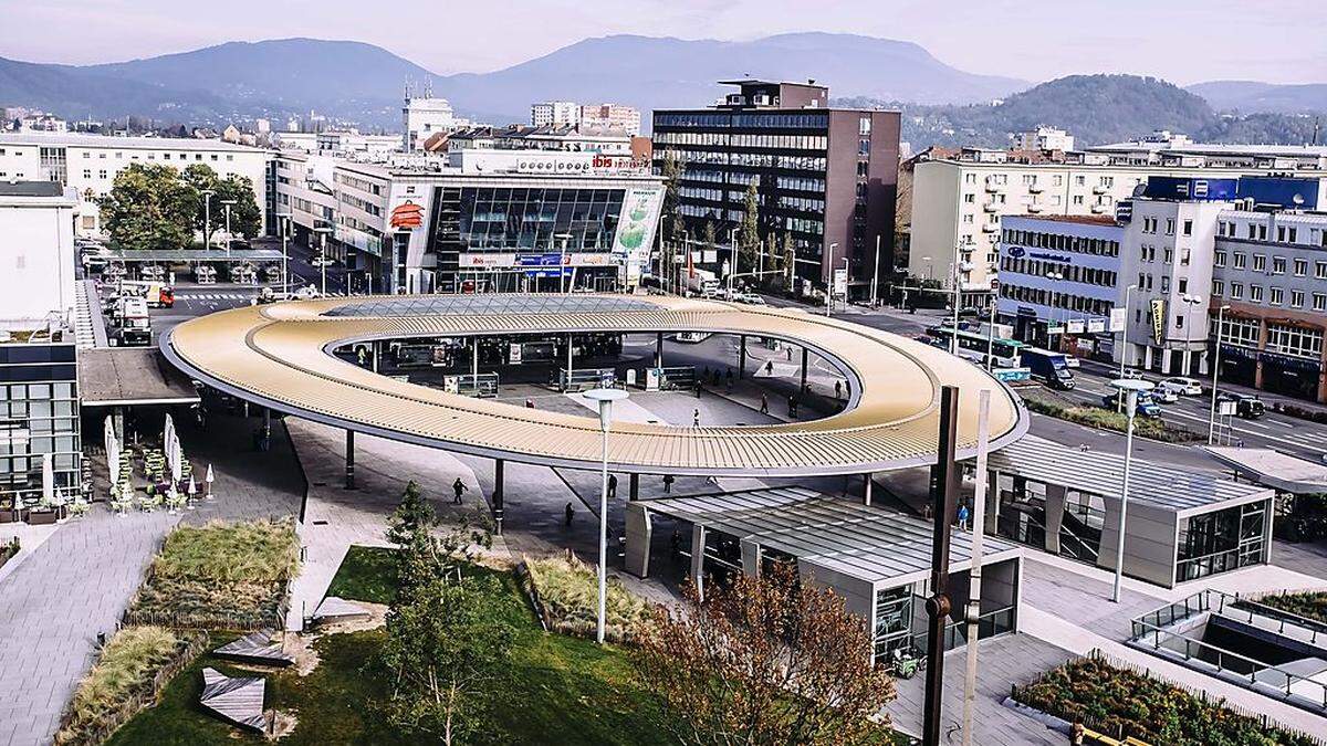 Am Grazer Hauptbahnhof wurden Passanten bedroht