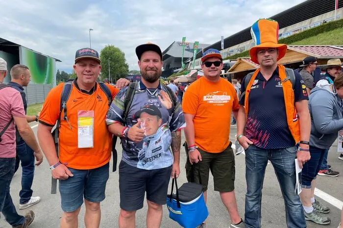 Der Niederländer kann auch am Sonntag wieder auf seine in Orange gekleideten Anhänger zählen.