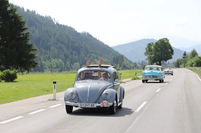 Nach dem ersten Stopp beim Schloss Gabelhofen mach(t)en die stolzen Oldtimerfahrer am Samstag noch in Krakaudorf, St. Lambrecht, Judenburg und beim Hotel Gschlössl in Großlobming Halt, bevor sie am Abend nach Knittelfeld zurückkehren.
