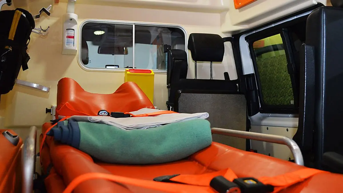 Die Rettung lieferte den Kraftfahrer ins UKH Klagenfurt ein (Sujetbild)