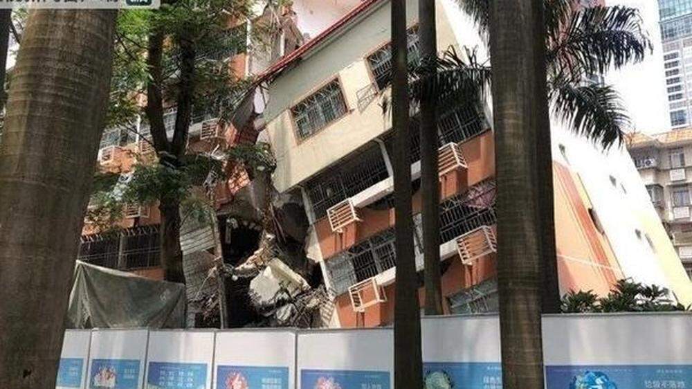 In Shenzhen ist ein sechsstöckiges Haus eingestürzt
