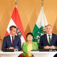 Manuela Khoms „schmatzender Auftritt“ bei der Budgetpräsentation war für Dirk Stermann im ORF ein gefundenes Fressen