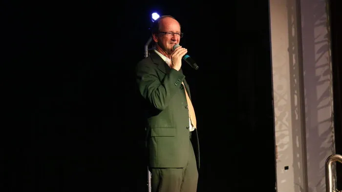 Direktor Roland Roßbacher begrüßte die Ballgäste.