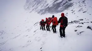 Tourengeher am Berg | Tourengeher sollten jetzt steile Hänge meiden