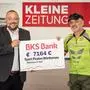 Sport-Piraten-Obmann Kurt Frischengruber übergibt 7164 Euro für "Kärntner in Not" an Albert Lesjak 