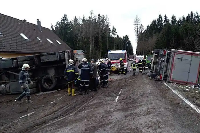Das Wohnhaus war einsturzgefährdet. Es musste gepölzt werden. Bewohner wurden nicht verletzt.  