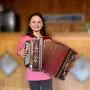 Lea Sima spielt leidenschaftlich gerne Ziehharmonika