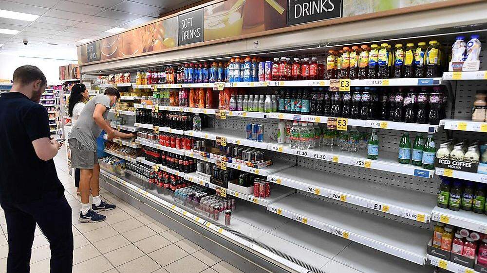 Für die leeren Supermarktregale scheint indessen nicht nur die Pandemie verantwortlich zu sein, sondern auch der Brexit und die derzeit große Hitze in Großbritannien