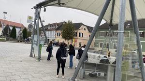 Am Hauptplatz in Fehring bedrohte ein Mann Montagmittag mehrere Menschen