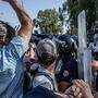 Die Polizei riegelte in Tunis das Parlamentsgebäude ab