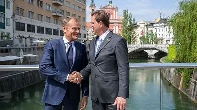 Demonstrativer Spaziergang von Cerar mit Tusk 