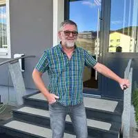 Richard Wastl vor seinem Standort in der Leobner Straße 9 in Niklasdorf
