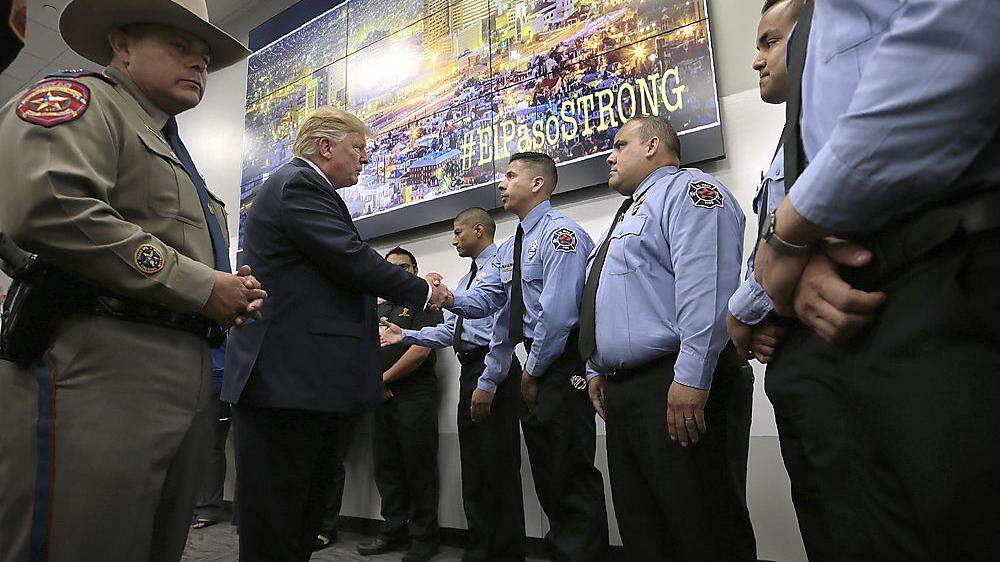 Trump bei seinem Treffen mit Mitarbeitern des University Medical Center in El Paso 