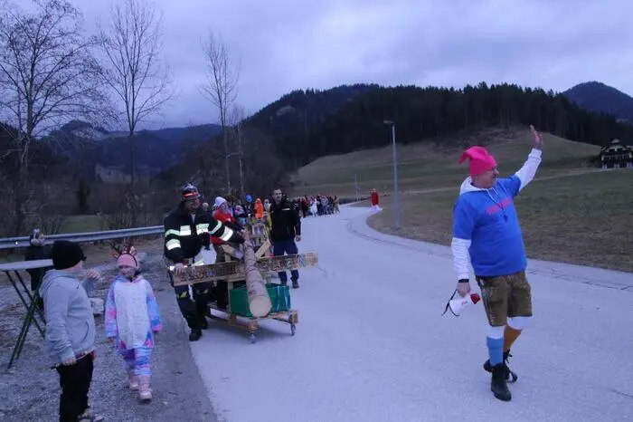 „Wir wollen den Faschingssamstag bei uns wieder beleben“, so Reinisch, und der rege Zustrom, auch vieler Maskierter, gab ihm recht.