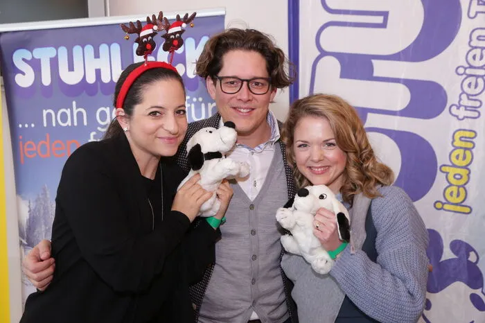 ... Caro Athanasiadis und Sigrid Spörk mit Gastgeber Fabrice Girardoni ...