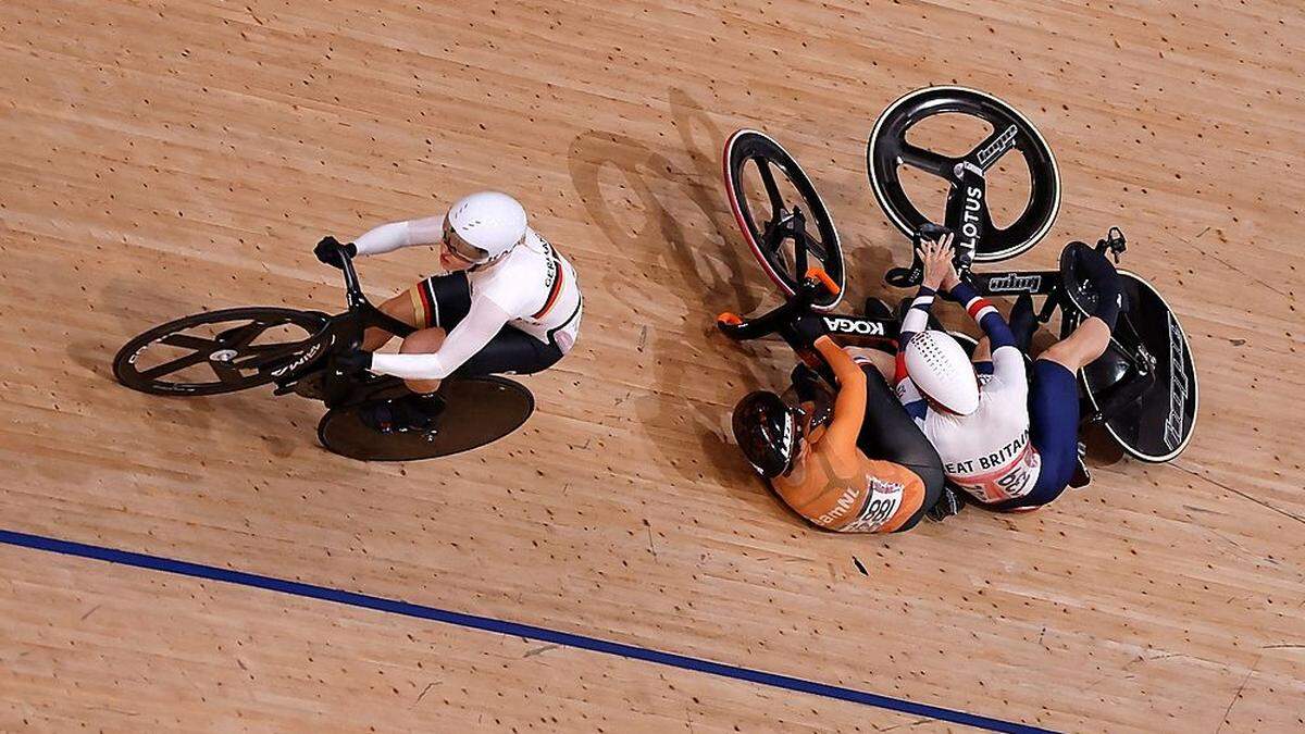 Laurine van Riessen (in Orange) wurde schwer verletzt