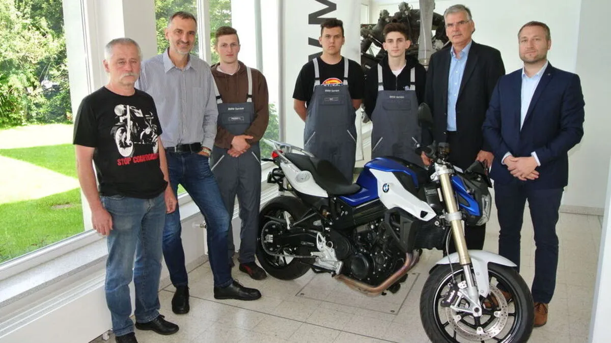 Übergabe des topmodernen Motorrades aus dem Hause BMW an die Landesberufsschule Arnfels