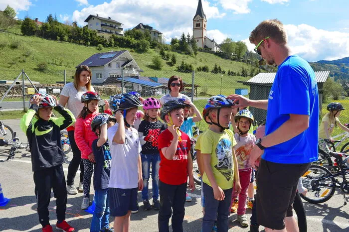 Am 16. Mai lernten die Kinder der Volksschule St. Peter am Kammersberg, wie man sich auf zwei Rädern richtig und sicher fortbewegt.