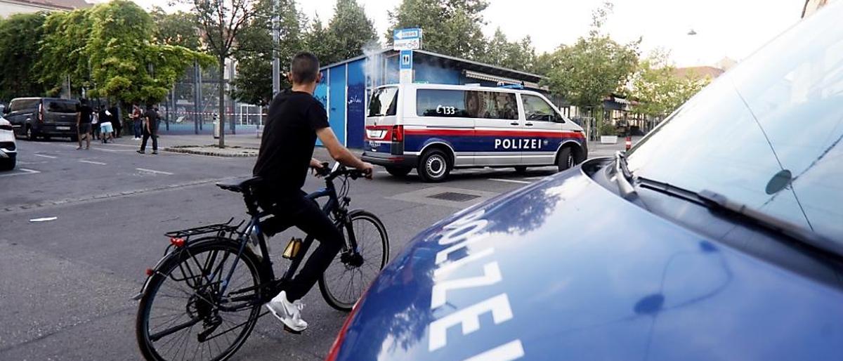 Am Yppenplatz in Wien-Ottakring kam es am Sonntagabend zu einem Großeinsatz der Polizei.