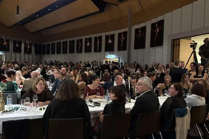 Das Organisationsteam rund um die Maturantensprecher Leonie Janosch, Maximilian Deutsch und Kai Ropos durfte sich über einen restlos ausverkauften Saal mit Gästen aus zwei Bundesländern freuen