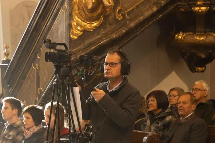 Die Übertragung ermöglichte es auch jenen, die nicht persönlich anwesend sein konnten, am Martinifest teilzunehmen und die besondere Stimmung in der Hartberger Stadtpfarrkirche mitzuerleben.