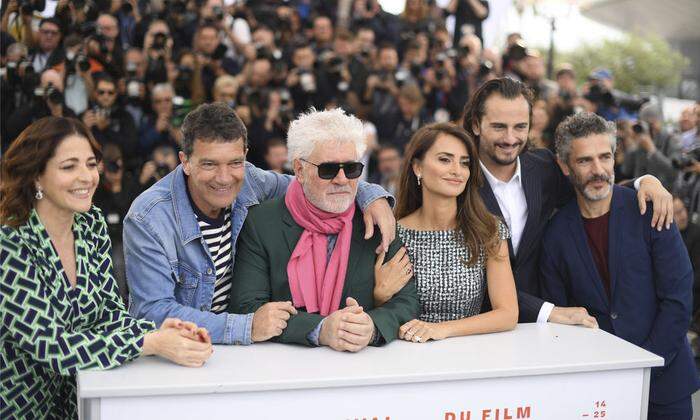 Almodovar mit Nora Navas, Antonio Banderas, Penelope Cruz, Asier Etxeandia, Leonardo Sbaraglia