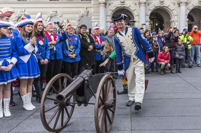 Mit Kanonendonner wurde das Rathaus gestürmt