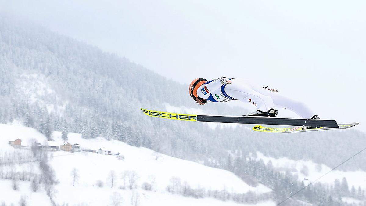 Stefan Kraft beim Skifliegen in Bad Mitterndorf