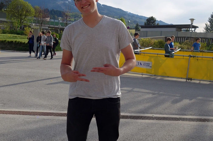 Der 17-jährige Luka aus Kroatien unterhielt mit seiner Gruppe „October light“ im Schladminger Congress.