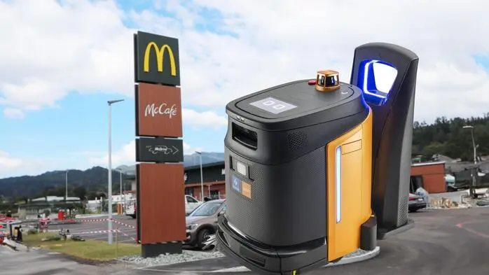 Fotomontage von einem McDonald‘s von außen, davor sieht man einen Roboter.