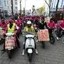 Demonstration der Foodora-Essenszusteller für bessere Arbeitsbedingungen im Oktober: Konkret beklagten sie bereits damals, dass das Unternehmen zu viele freie Dienstnehmer beschäftigt und diese dann zu wenige Aufträge erhalten, um genug Geld zu verdienen. 