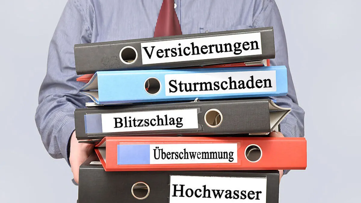 Um ein Auto gegen Schäden durch Hagel zu schützen, braucht es eine Teil- oder Vollkaskoversicherung 