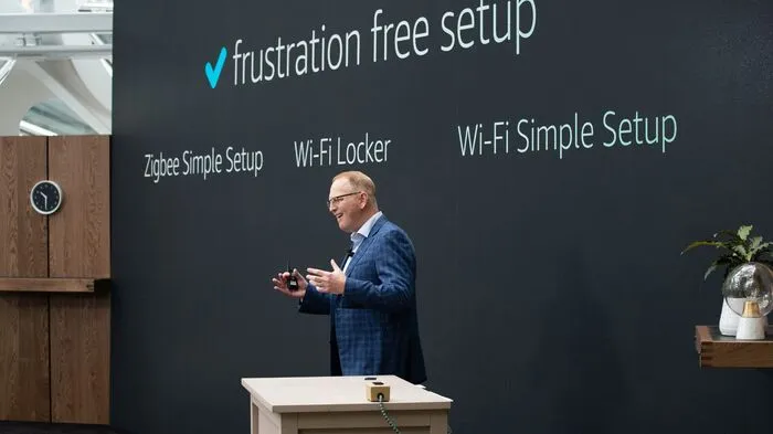 Amazon hat ein Dutzend neue intelligente Lautsprecher und verwandte Geräte vorgestellt und damit den Druck auf die Rivalen Google und Apple erhöht.