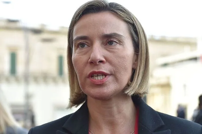 "Unser Ansatz setzt auf Kooperation und Partnerschaft", sagte die Außenbeauftragte Federica Mogherini am Freitag vor dem EU-Gipfel auf Malta. "Wir glauben nicht an Mauern." Europa werde aber mit dem Volk und der US-amerikanischen Regierung freundschaftlich verbunden bleiben - "auf Grundlage unserer starken Werte, Prinzipien und Interessen".