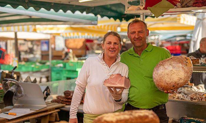 Heidi und Bruder Erwin Großschädl verkaufen Brot wie Fleisch. Unterhaltung gibt es gratis dazu