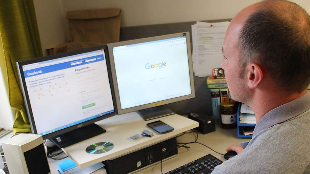 IT-Ermittler Christian Grießer sichert 	Bilder und Videos und versucht Täter auch über Facebook auszuforschen 