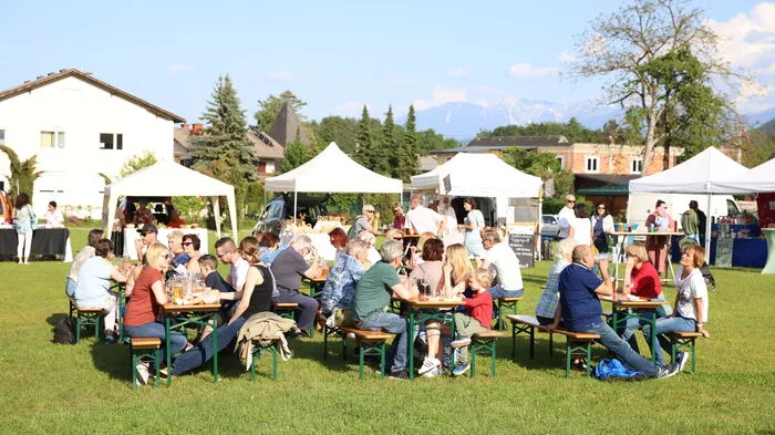 Der Krumpendorfer Sommermarkt findet von Mitte Mai bis Ende August, freitags von 17 bis 20.00 Uhr im Bereich Rathauswiese/Schlossallee statt.