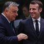 Viktor Orbán und Emmanuel Macron schränken beide stark die Grundrechte ein und Brüssel findet nichts daran