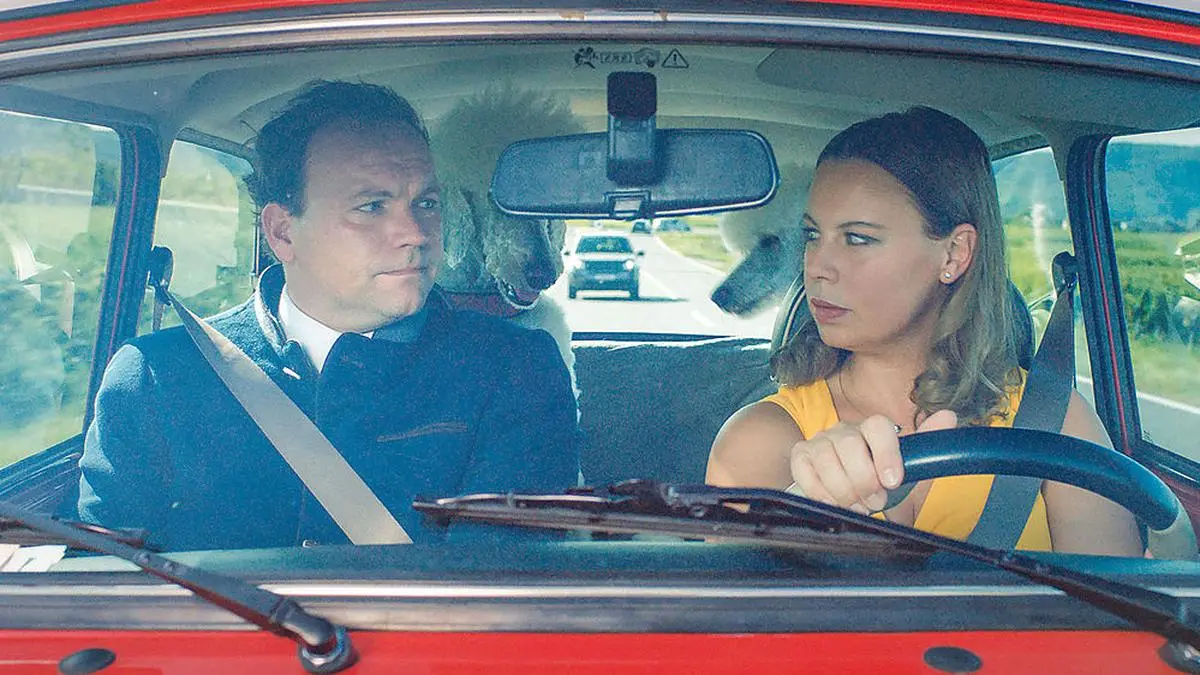 Thomas Stipsits und Katharina Straßer - privat geschieden - spielen in "Griechenland" ein Paar in der Krise