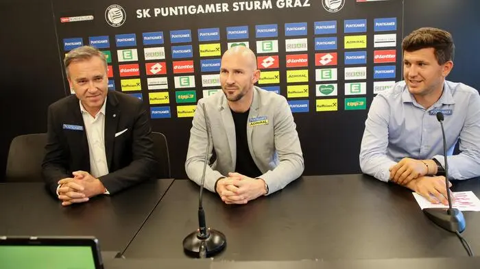 Nach einem Engagement bei der Wiener Austria präsentierten Präsident Christian Jauk und Sportchef Andreas Schicker im Juli 2020 den neuen Sturm-Trainer Christian Ilzer