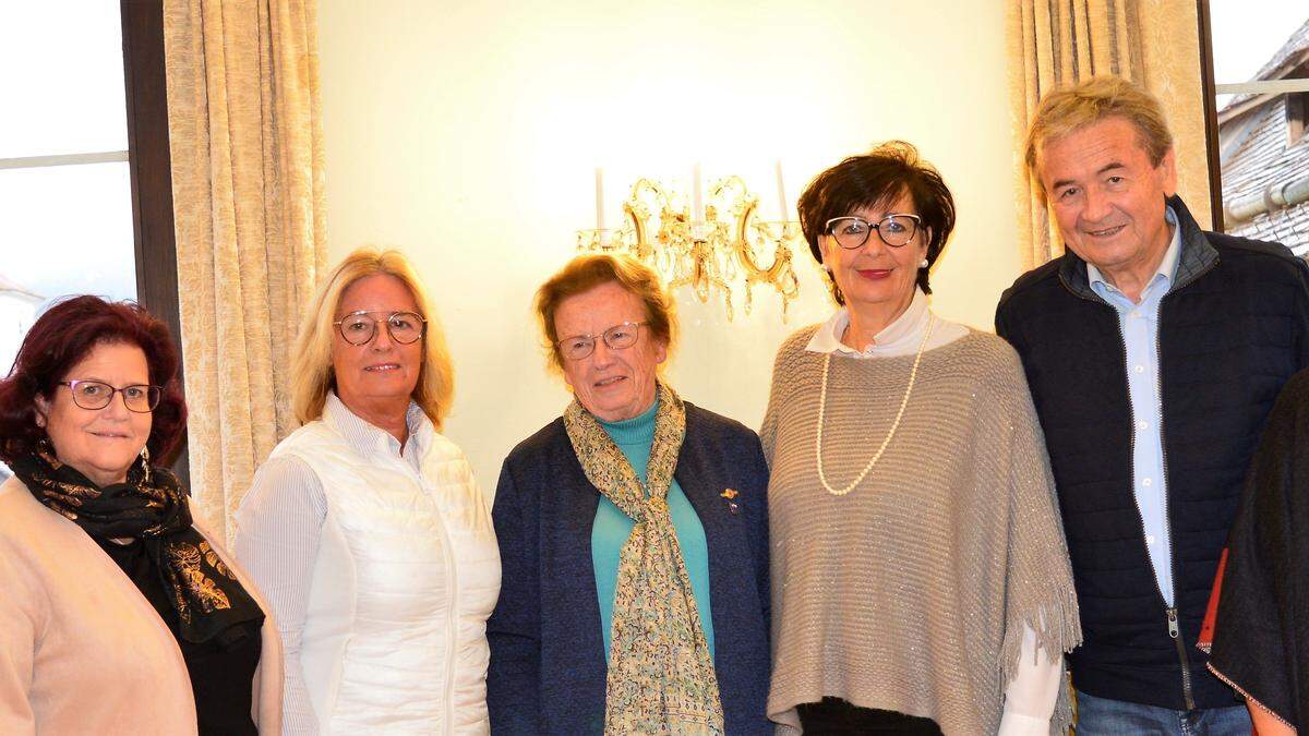 Obmann Ewald Brandner, Angelika Brandner, Erika Kager, Maria Pichorner und Birgit Pacher (von links)