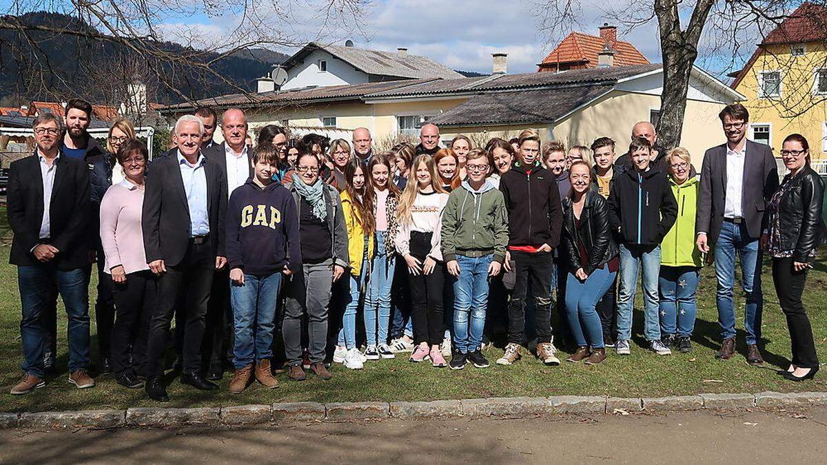 Und los geht’s: 27 Schüler vor dem Weg zu den Betrieben