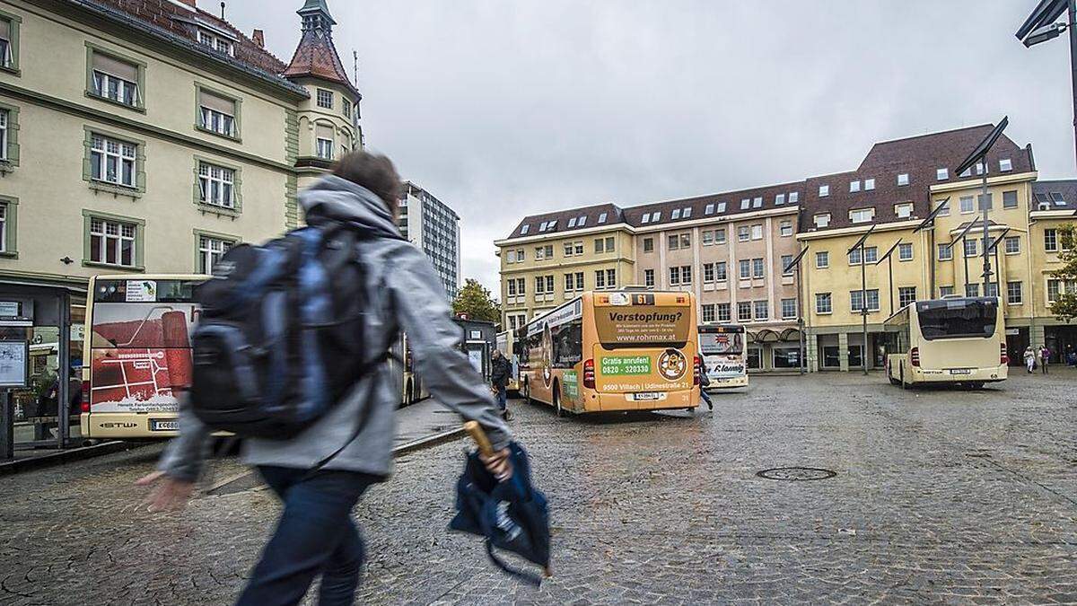 Am 10. Mai wurde der 15-Jährige morgens auf dem Heiligengeistplatz zusammengeschlagen