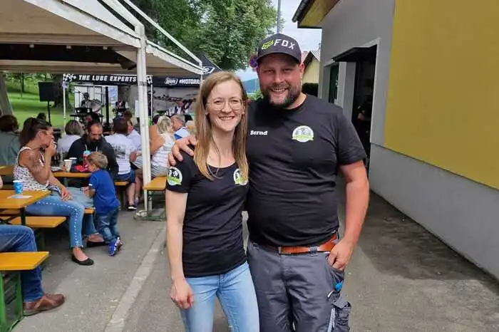 Bernd und Jasmine Willibald freuen sich, dass die Werkstatt seit zehn Jahren erfolgreich läuft.