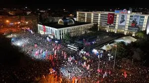 Thousands Rally Against Istanbul Mayor s Detention - Istanbul Handout photo shows the aerial view of the thousands gather in front of the Istanbul Municipality, to protest against Istanbul Mayor Ekrem Imamoglu s detention, in Sarachane, Istanbul, Turkey, on March 21, 2025. Photo by Istanbul Municipality via Ugur Can/ABACAPRESS.COM Istanbul Turkey PUBLICATIONxNOTxINxFRAxUK Copyright: xUgurxCan/ABACAx