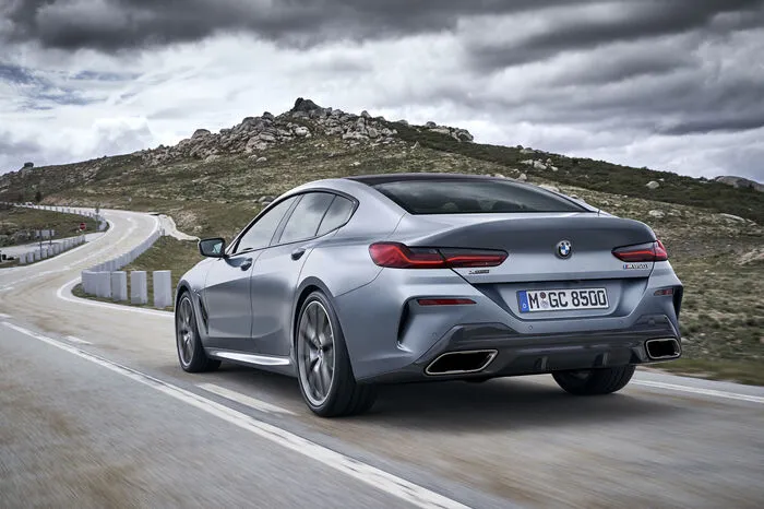 Aber das Segment lässt BMW einfach nicht in Ruhe – und deshalb stellen die Bayern jetzt nach dem Coupé und dem Cabrio auch das viertürige Gran Coupé auf die Räder.